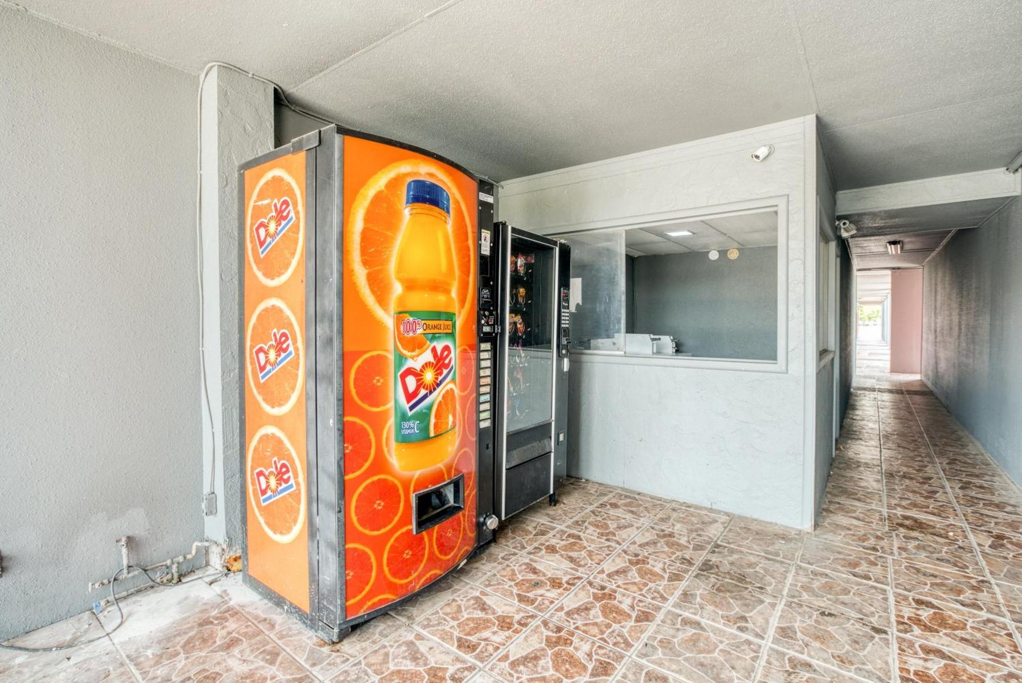 Oyo Hotel San Antonio Lackland Air Force Base West מראה חיצוני תמונה