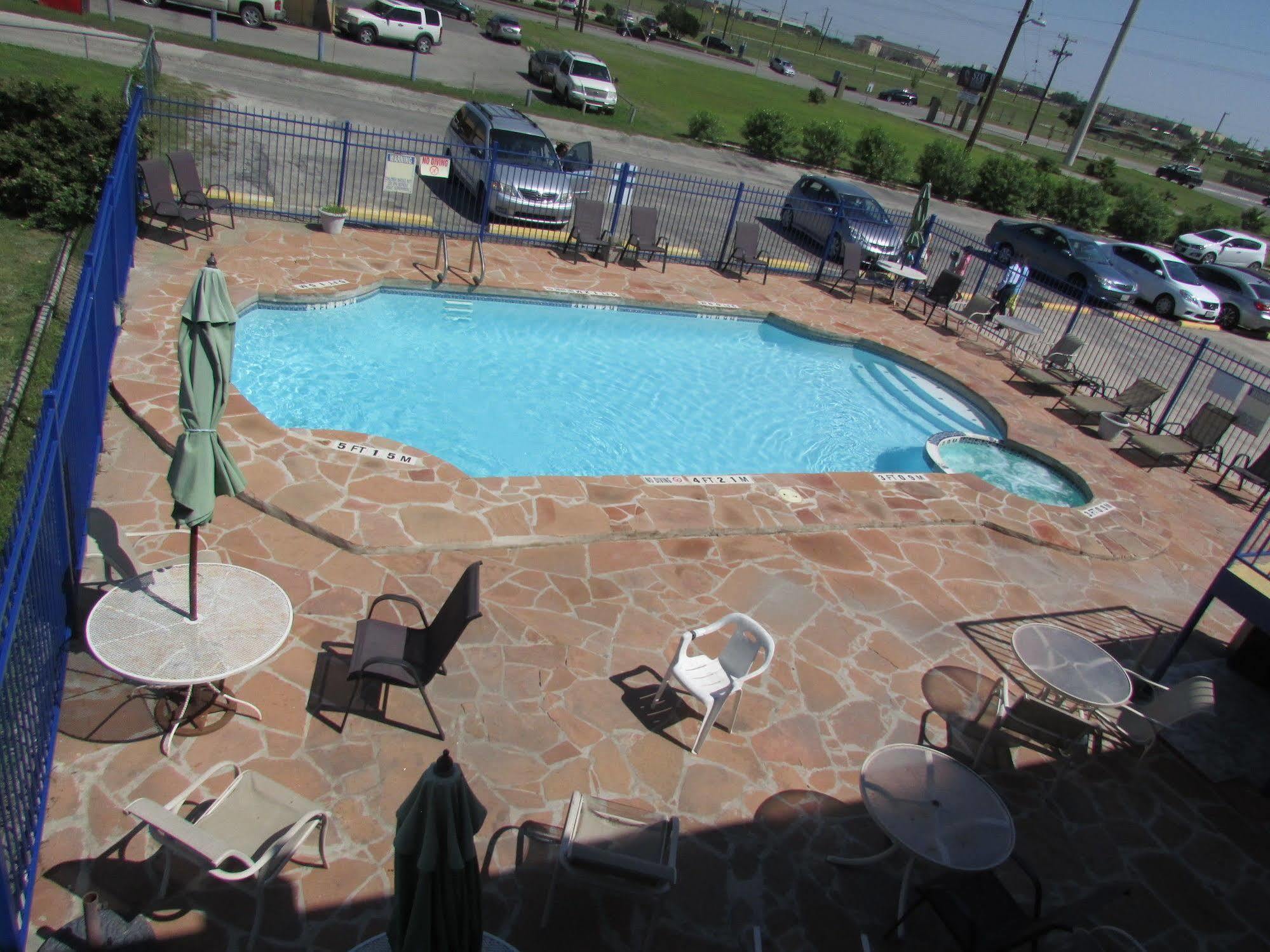 Oyo Hotel San Antonio Lackland Air Force Base West מראה חיצוני תמונה