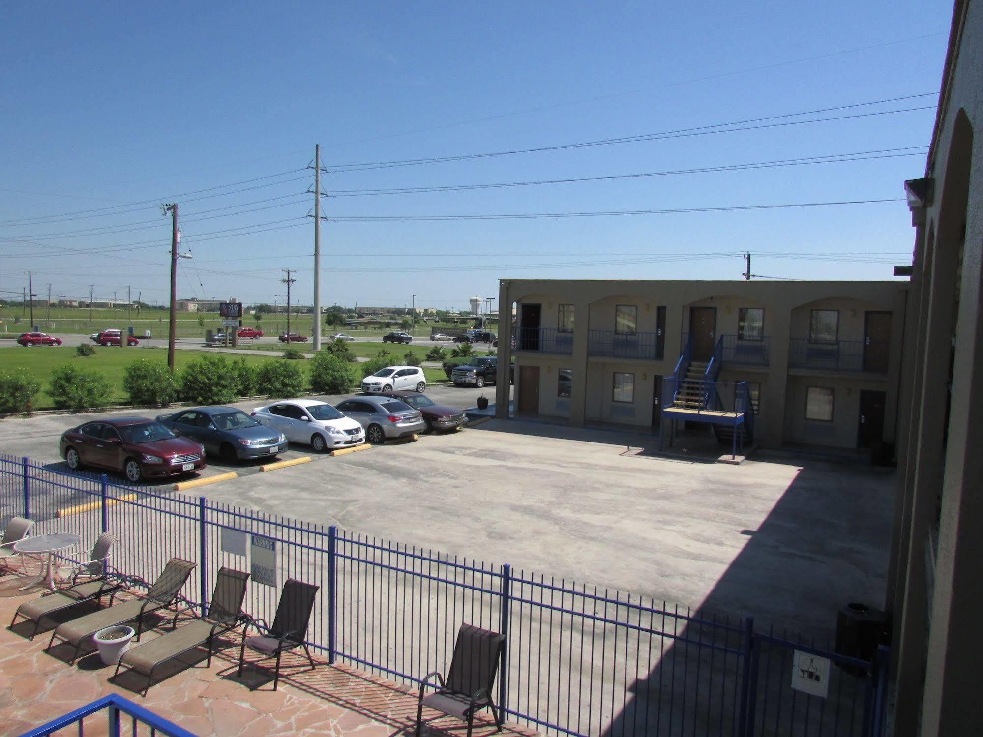 Oyo Hotel San Antonio Lackland Air Force Base West מראה חיצוני תמונה